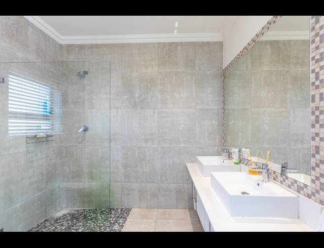 3 BEDROOM FREEHOLD TO LET IN PARKLANDS NORTH